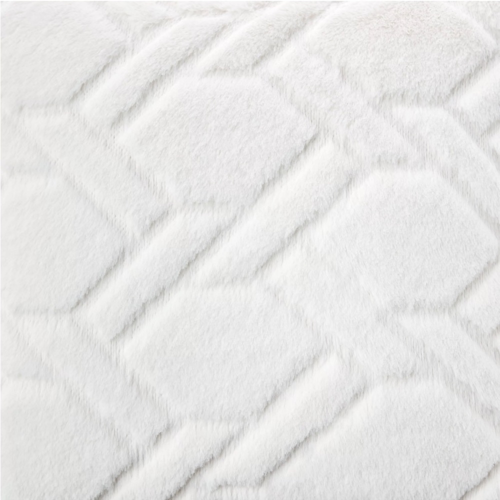 Koolaburra by Ugg Faux Fur Throw - Picture 2 of 10